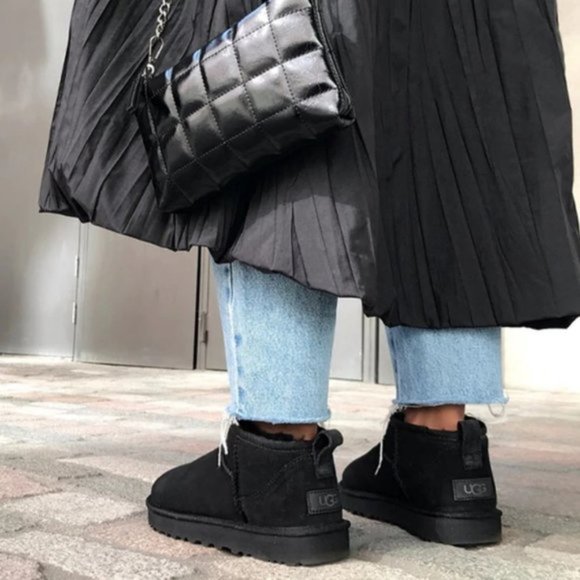 UGG Womens Classic Ultra Mini Ankle Boot - Picture 4 of 10